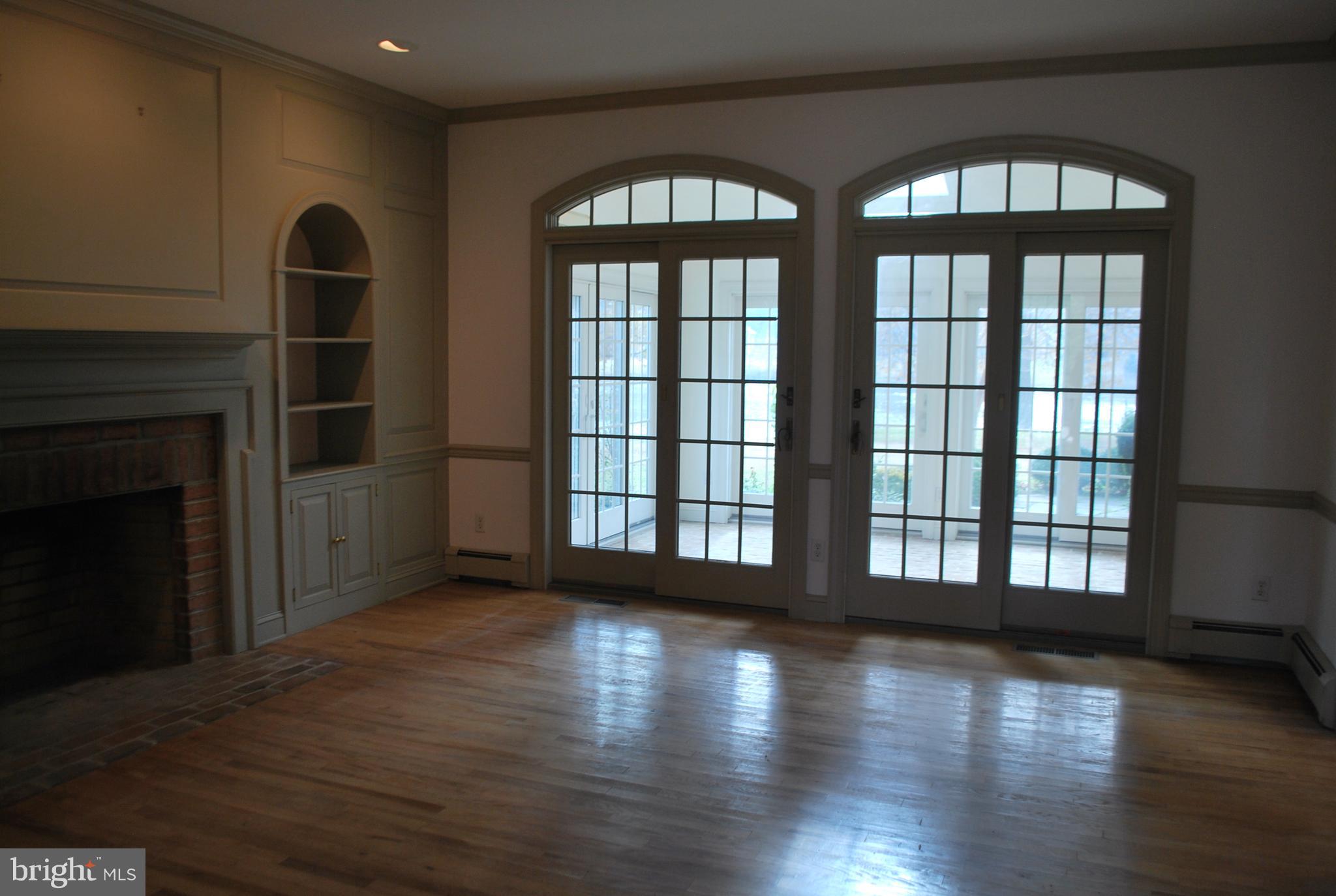 6765 Cookes Hope Road Easton, MD 21601 - Photo 23 of 46 Living room