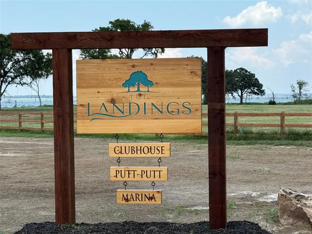a view of a tennis court