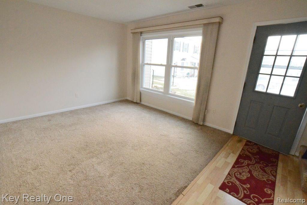 1127 Marquette Court Rochester, MI 48307 - Photo 9 of 16 Living Room.jpg