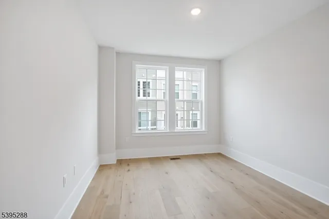 $749,900 | 102 Iris Court, Warren, NJ 07059