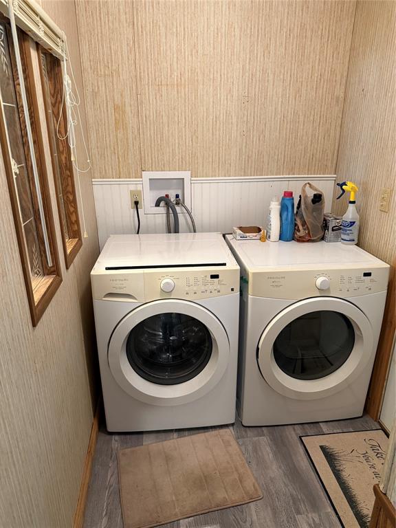 21605 Sundown Road Chandler, TX 75758 - Photo 9 of 14 a utility room with dryer and washer