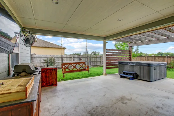 $2,600 | 109 Les Lane, Smithville, TX 78957