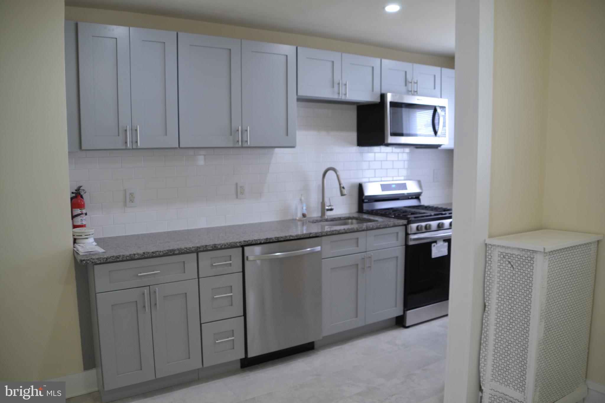 6951 Clinton Road Upper Darby, PA 19082 - Photo 9 of 34
