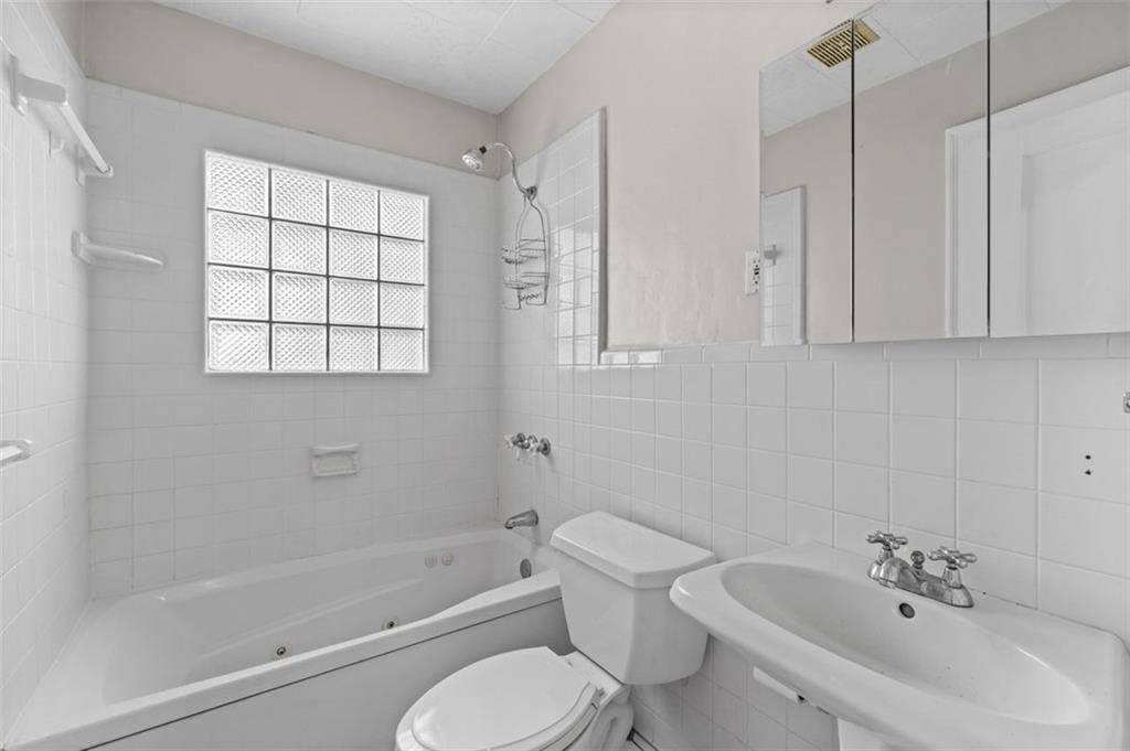 800 Berkeley Avenue Northwest Atlanta, GA 30318 - Photo 15 of 30