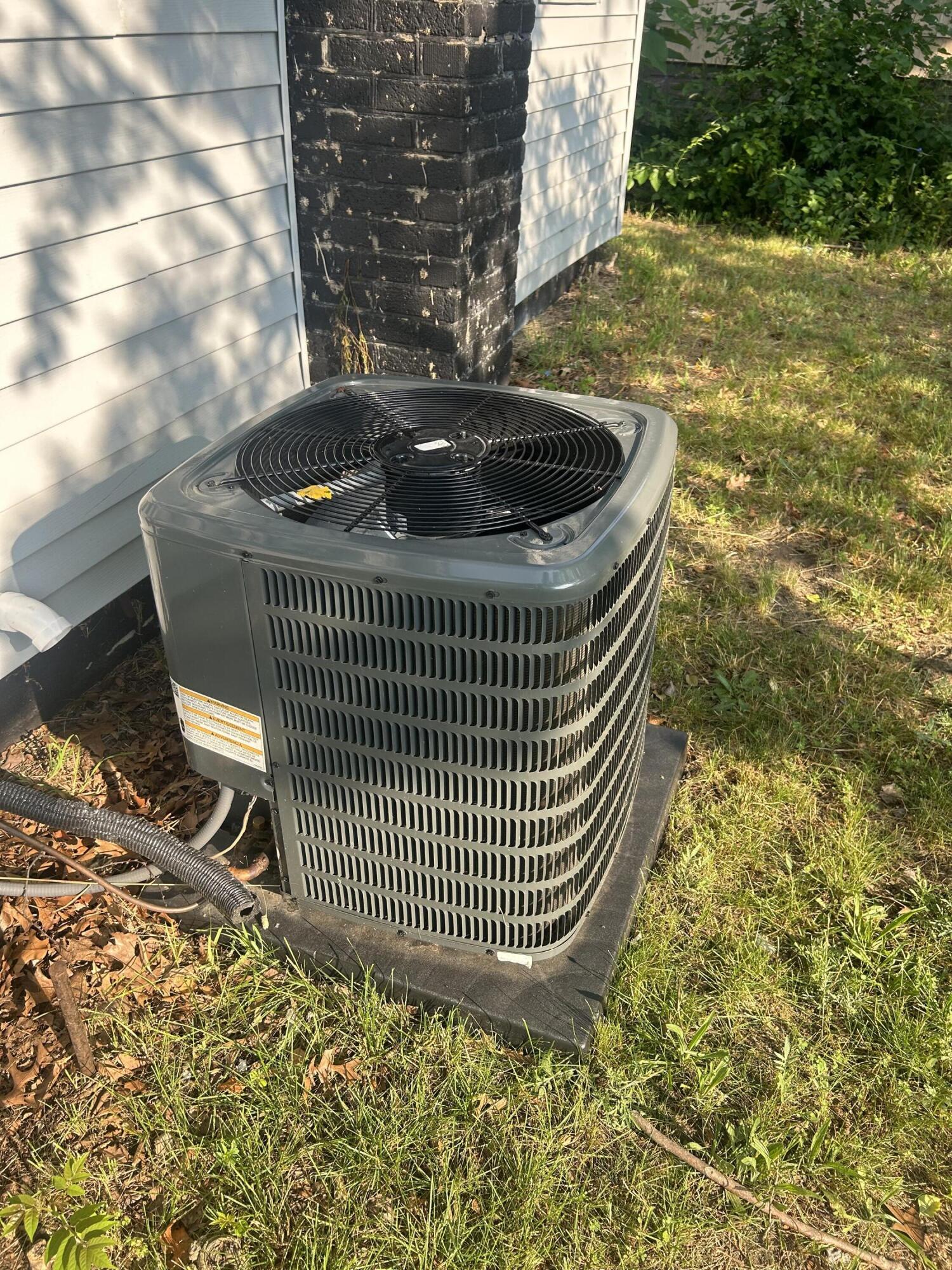 1352 Spring Street Muskegon, MI 49442 - Photo 20 of 21 AC Unit