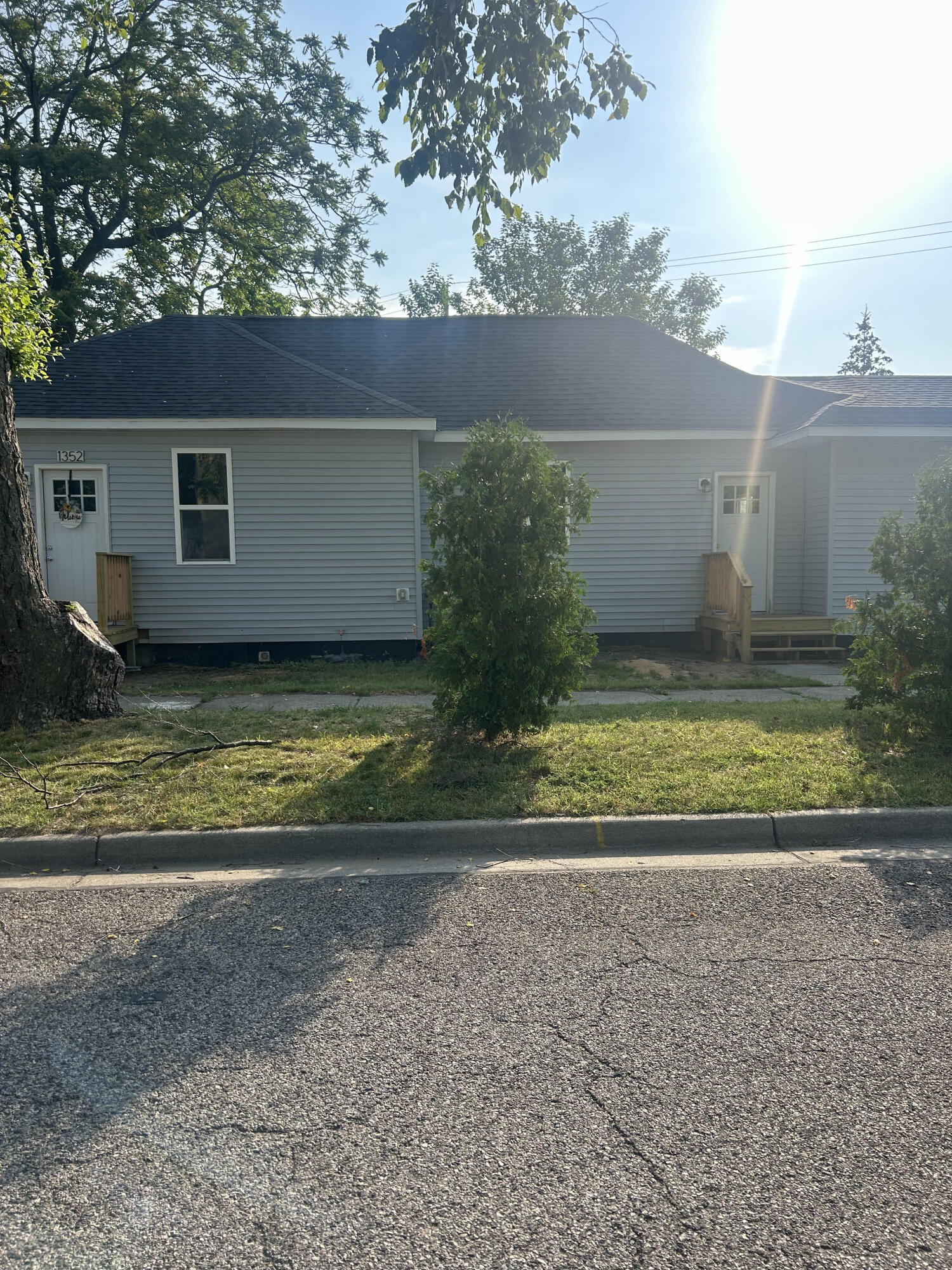 1352 Spring Street Muskegon, MI 49442 - Photo 2 of 21 Front