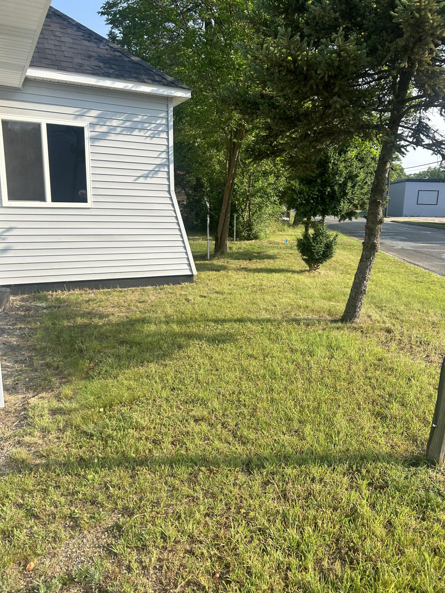 1352 Spring Street Muskegon, MI 49442 - Photo 3 of 21 Side View
