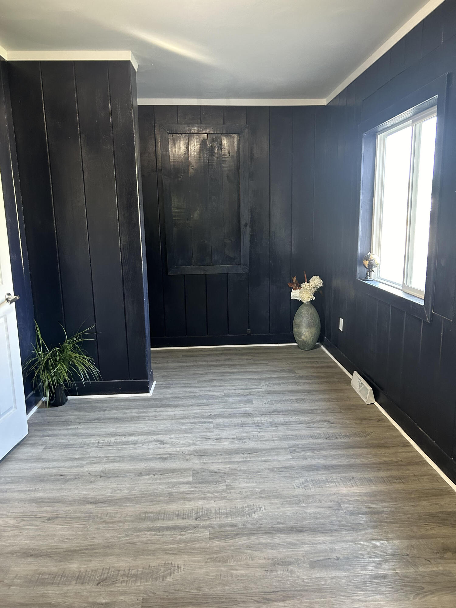 1352 Spring Street Muskegon, MI 49442 - Photo 8 of 21 Breezeway