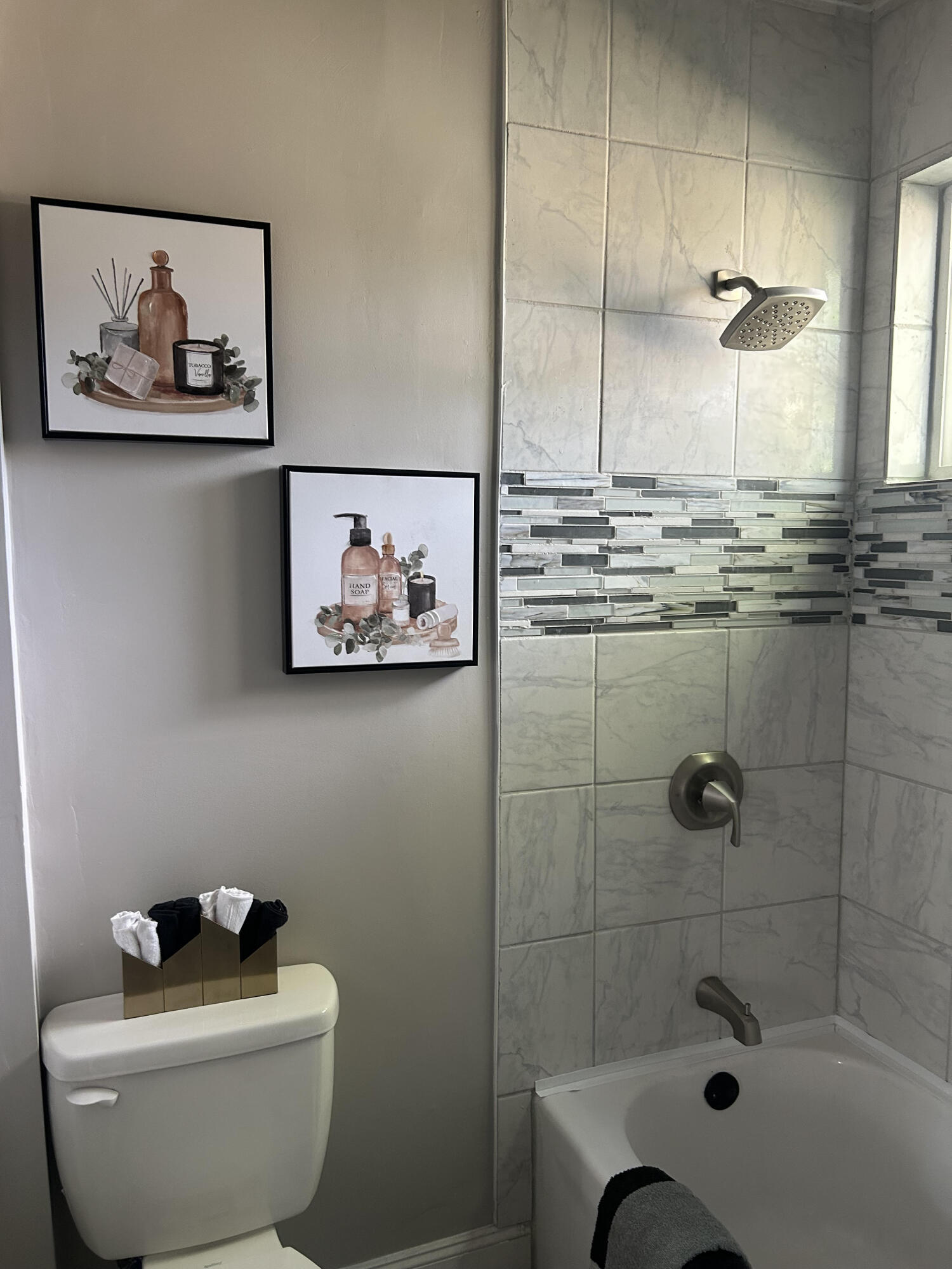 1352 Spring Street Muskegon, MI 49442 - Photo 9 of 21 Bath