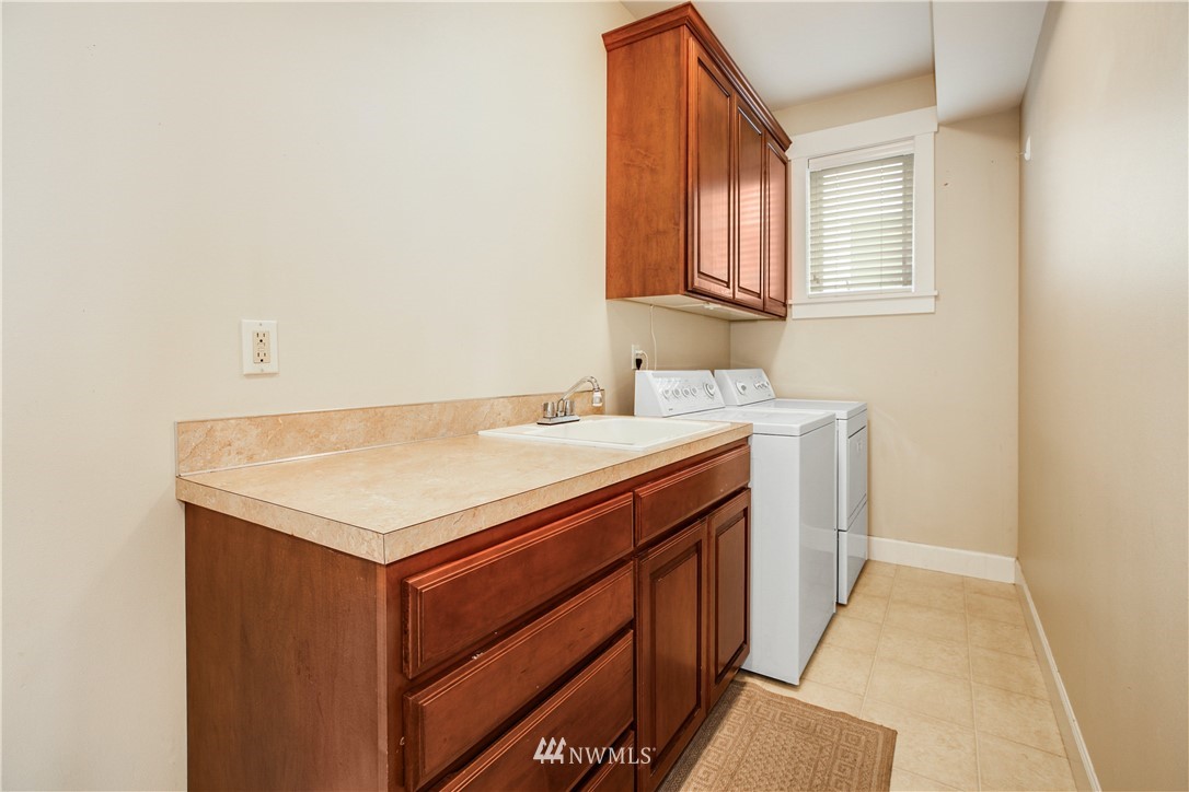 2409 Meadow Avenue North Renton, WA 98056 - Photo 13 of 40 Gallery Image 13