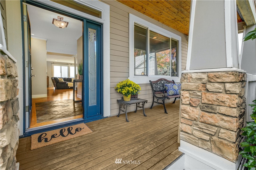 2409 Meadow Avenue North Renton, WA 98056 - Photo 4 of 40 Gallery Image 4