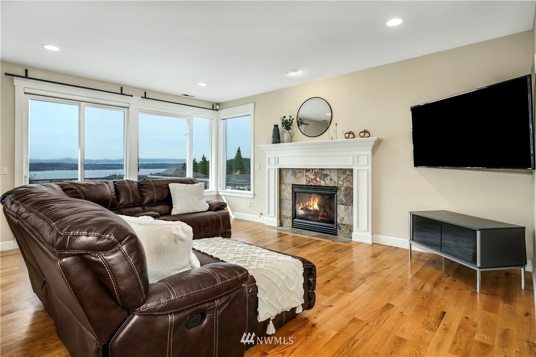 2409 Meadow Avenue North Renton, WA 98056 - Photo 6 of 40 Gallery Image 6