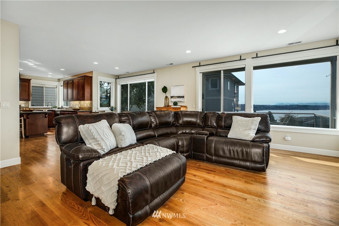 2409 Meadow Avenue North Renton, WA 98056 - Photo 7 of 40 Gallery Image 7