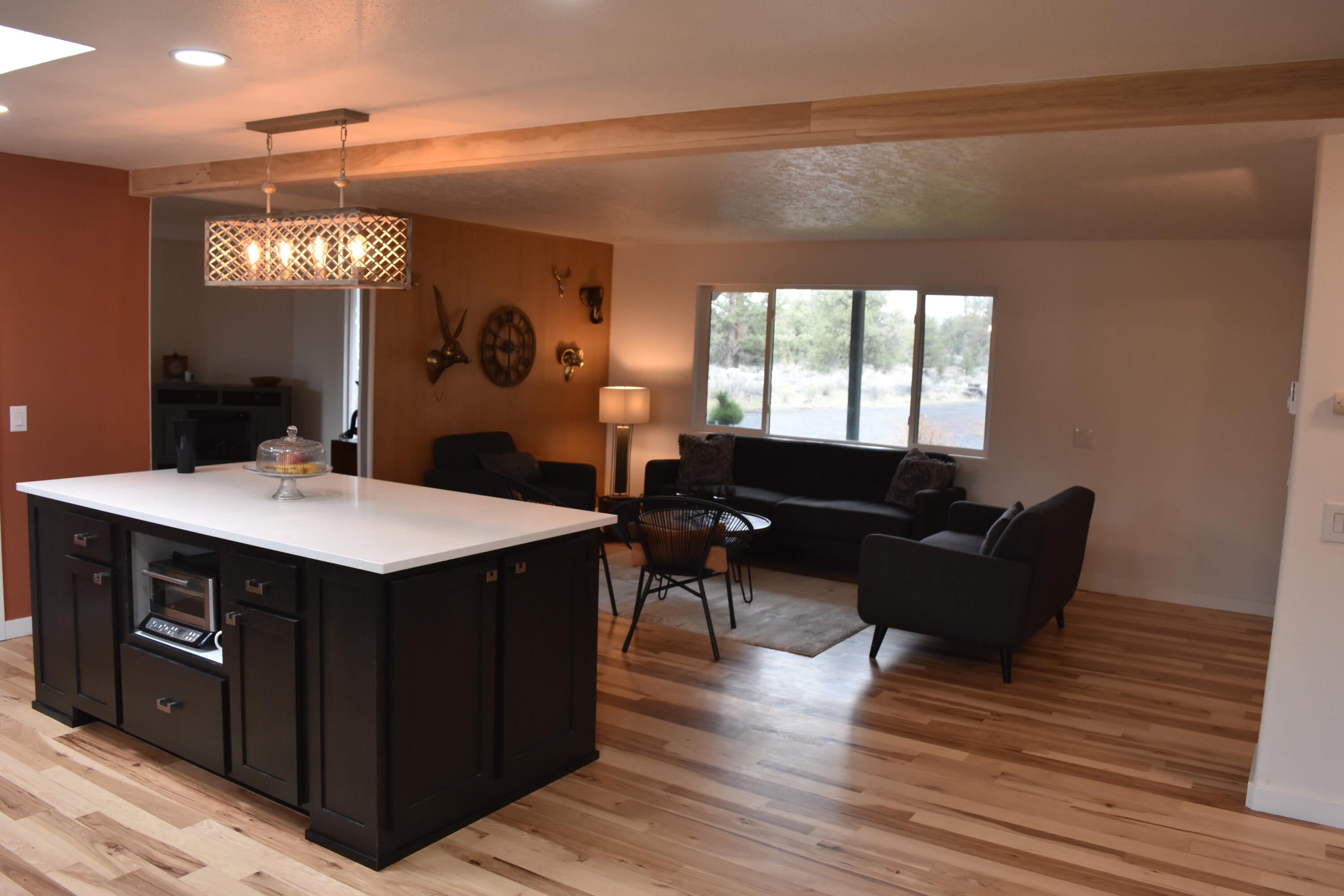 23084 McGrath Road Bend, OR 97701 - Photo 14 of 24 kitch / reception rm