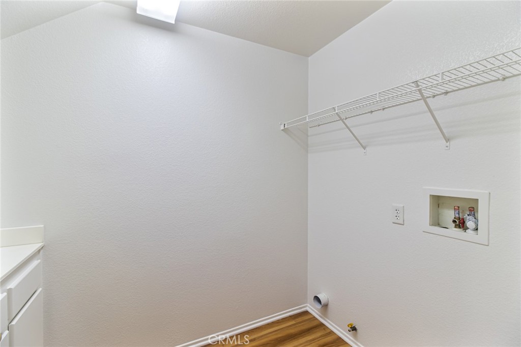 46321 Sharon Street Temecula, CA 92592 - Photo 21 of 40 a view of a small room