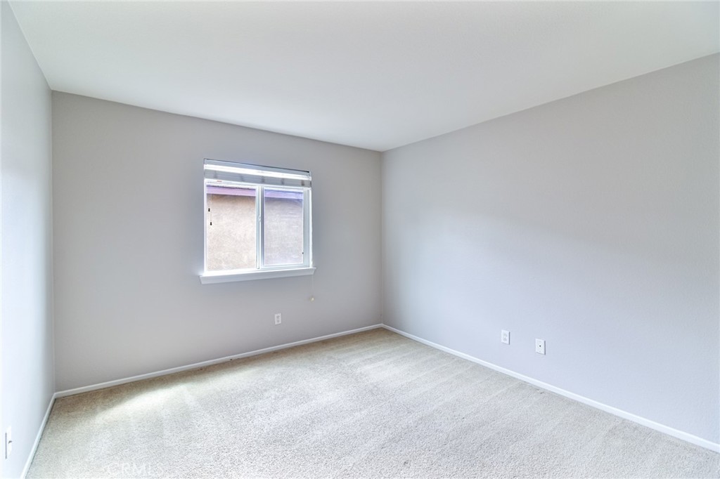 46321 Sharon Street Temecula, CA 92592 - Photo 28 of 40 an empty room with a window
