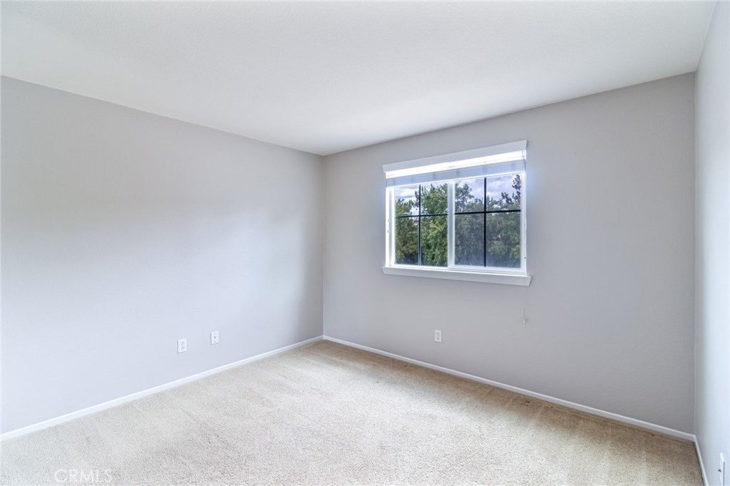 46321 Sharon Street Temecula, CA 92592 - Photo 29 of 40 an empty room with a window