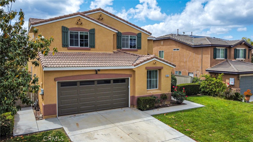 46321 Sharon Street Temecula, CA 92592 - Photo 3 of 40 a front view of a house with garden