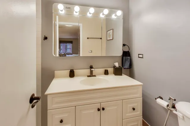 $279,000 | 2046 St Johns Avenue, Unit 4B, Highland Park, IL 60035