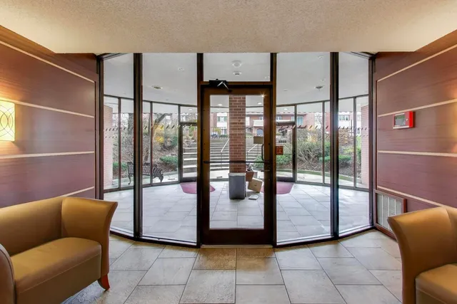 $279,000 | 2046 St Johns Avenue, Unit 4B, Highland Park, IL 60035