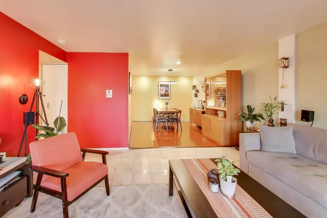 $279,000 | 2046 St Johns Avenue, Unit 4B, Highland Park, IL 60035