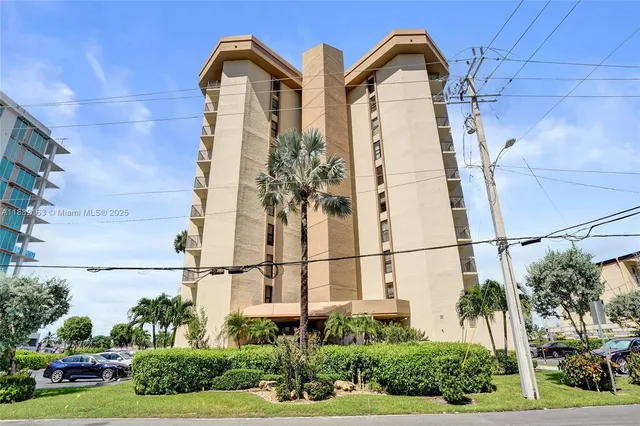 $749,900 | 501 North Riverside Drive, Unit PH2, Pompano Beach, FL 33062