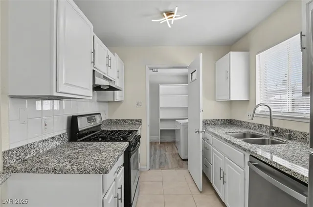 $1,940 | 313 Fox Circle, Las Vegas, NV 89107