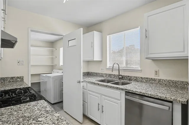 $1,940 | 313 Fox Circle, Las Vegas, NV 89107