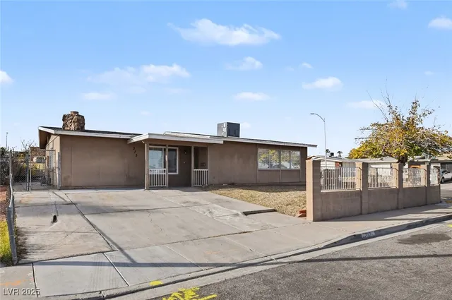 $1,940 | 313 Fox Circle, Las Vegas, NV 89107