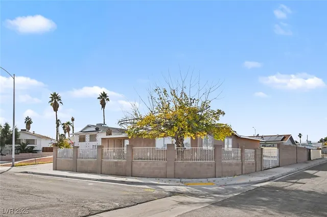 $1,940 | 313 Fox Circle, Las Vegas, NV 89107