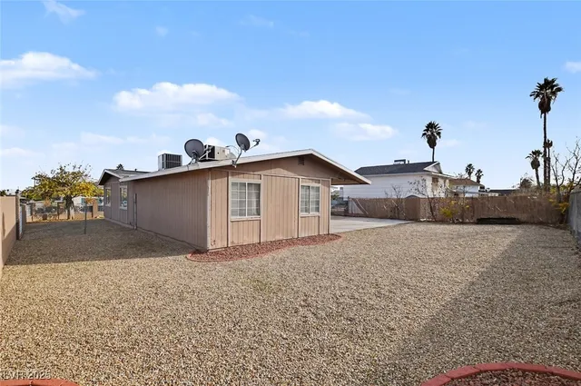 $1,940 | 313 Fox Circle, Las Vegas, NV 89107