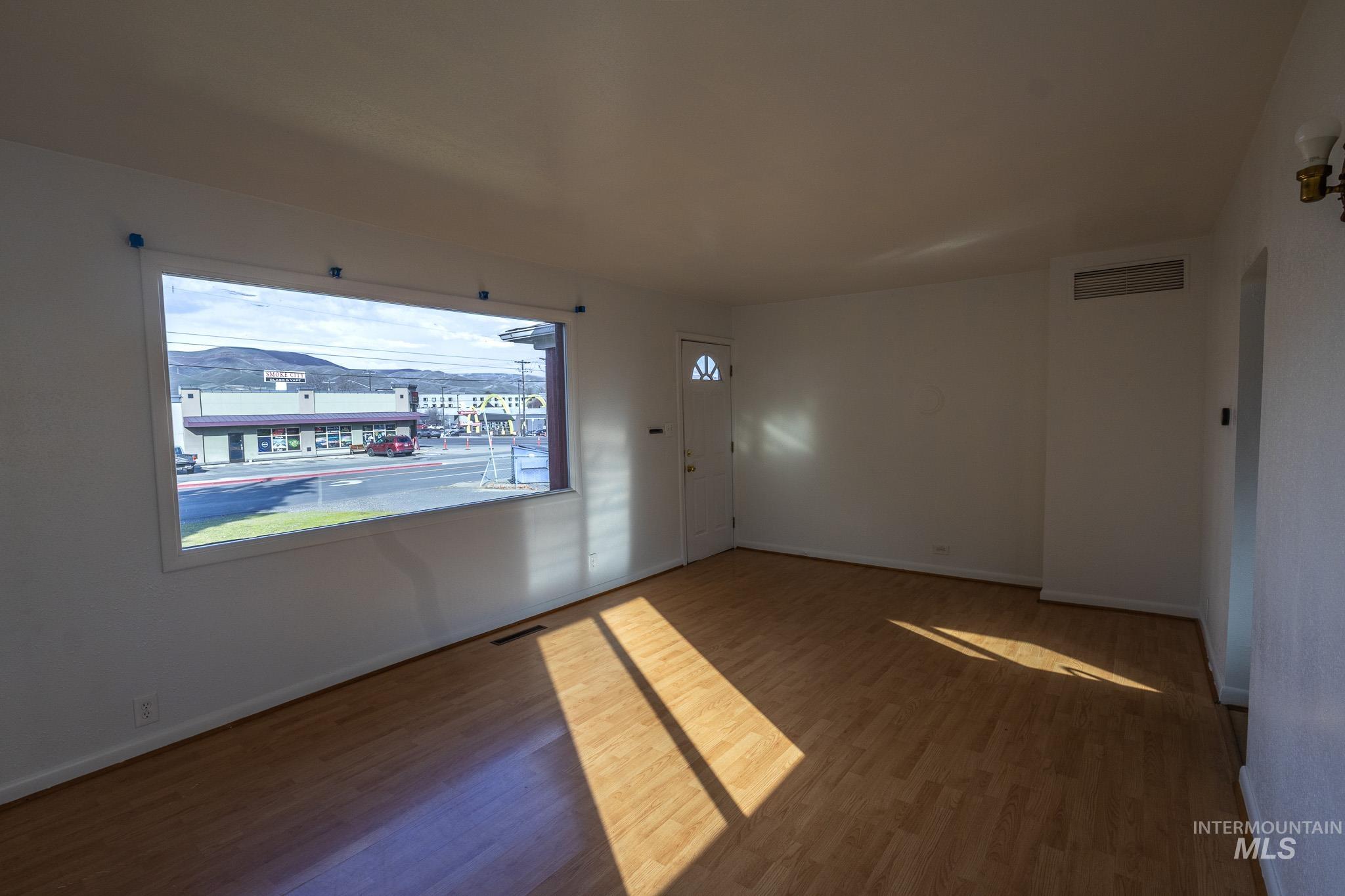 2012 8th Avenue Lewiston, ID 83501 - Photo 4 of 13
