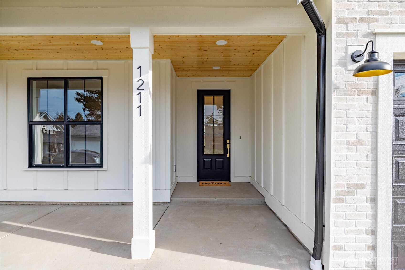 1211 King Street Anacortes, WA 98221 - Photo 5 of 40 a view of a hallway with a outdoor space