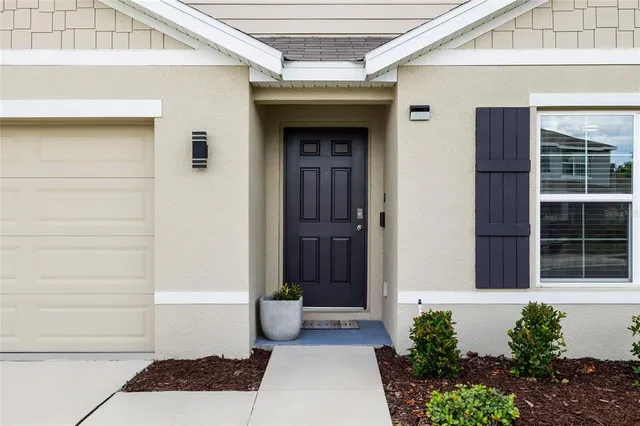 a view of entrance of the house