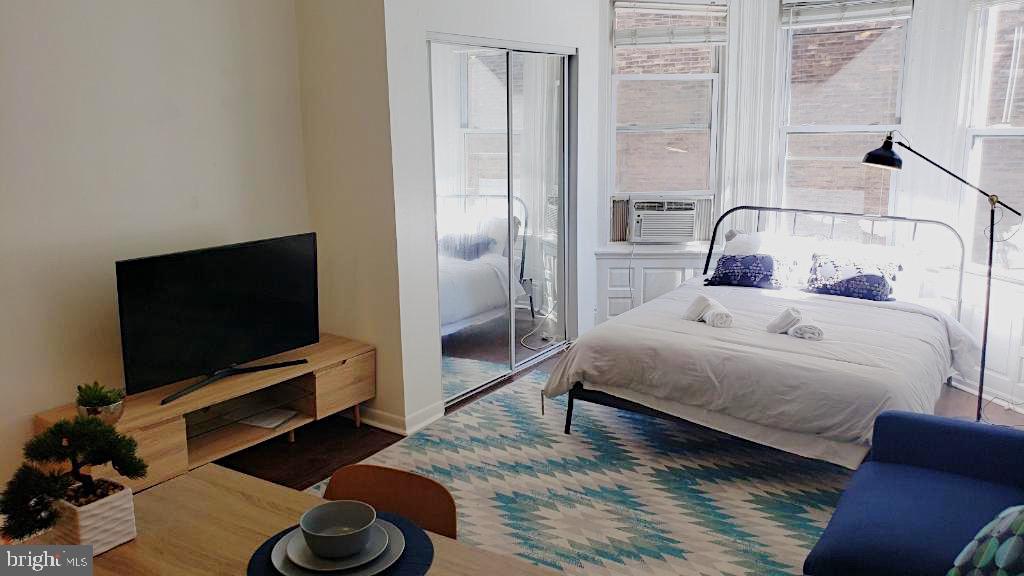 2402 Spruce Street, Unit 2R Philadelphia, PA 19103 - Photo 2 of 5