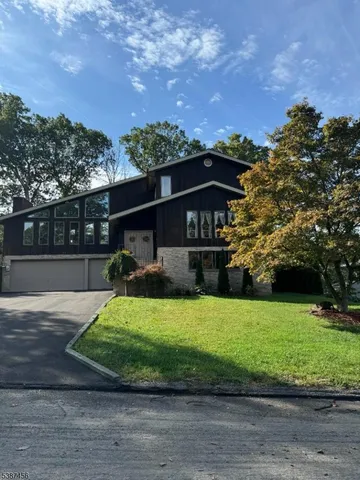 $895,000 | 27 Yacht Club Drive, Lake Hopatcong, NJ 07849