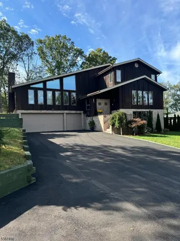 $895,000 | 27 Yacht Club Drive, Lake Hopatcong, NJ 07849