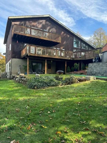 $895,000 | 27 Yacht Club Drive, Lake Hopatcong, NJ 07849