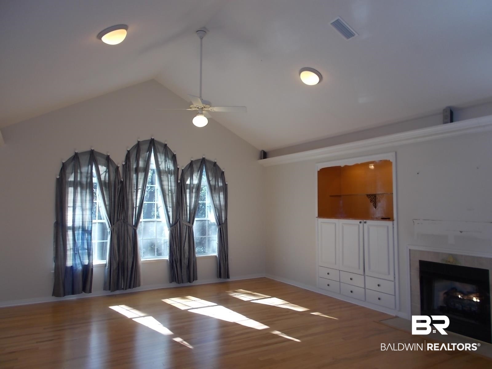 14287 County Road 48 Silverhill, AL 36576 - Photo 4 of 28 Living Room