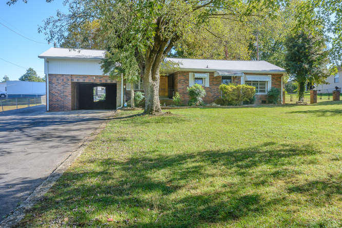 8004 Harmon Road Powell, TN 37849 - Photo 2 of 32 8004 Harmon Rd Powell TN 37849-small-002