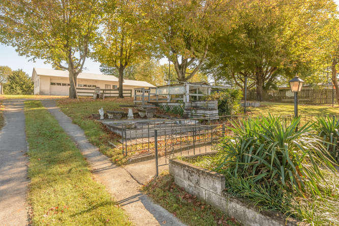 8004 Harmon Road Powell, TN 37849 - Photo 22 of 32 8004 Harmon Rd Powell TN 37849-small-022