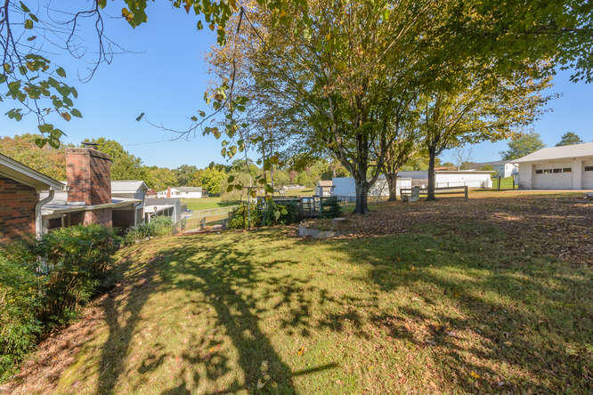 8004 Harmon Road Powell, TN 37849 - Photo 23 of 32 8004 Harmon Rd Powell TN 37849-small-023