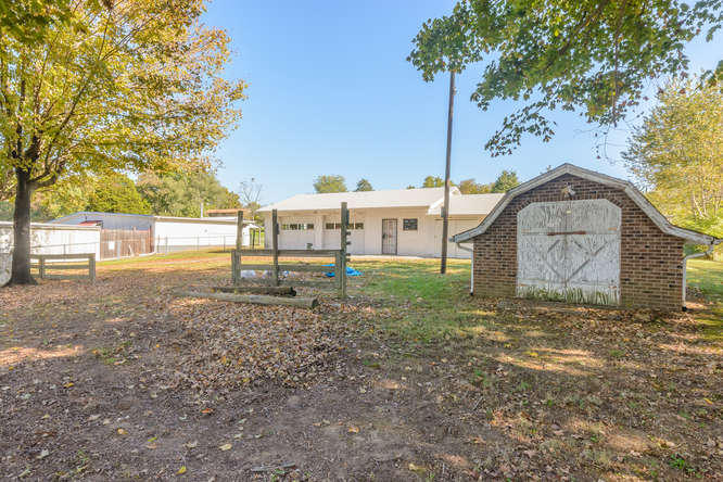 8004 Harmon Road Powell, TN 37849 - Photo 28 of 32 8004 Harmon Rd Powell TN 37849-small-028