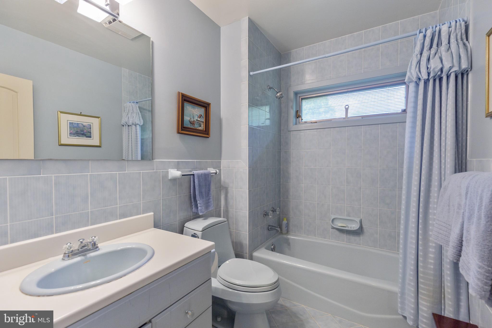1285 Hollidge Road Lusby, MD 20657 - Photo 35 of 64 Full bath main level