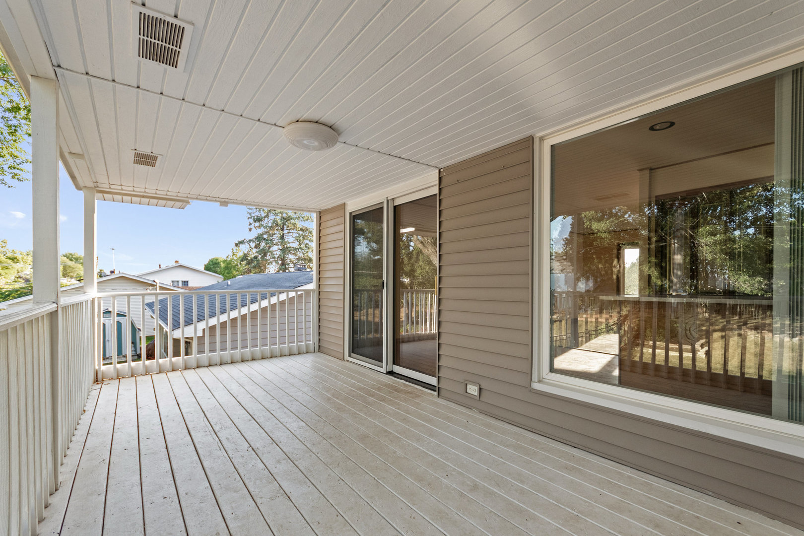 1635 Chippendale Road Hoffman Estates, IL 60169 - Photo 19 of 27 a view of livingroom with balcony