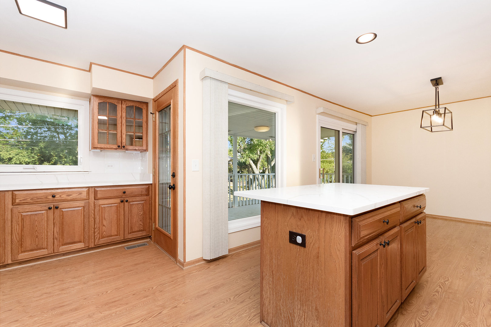 1635 Chippendale Road Hoffman Estates, IL 60169 - Photo 6 of 27 a kitchen with a sink stove and refrigerator