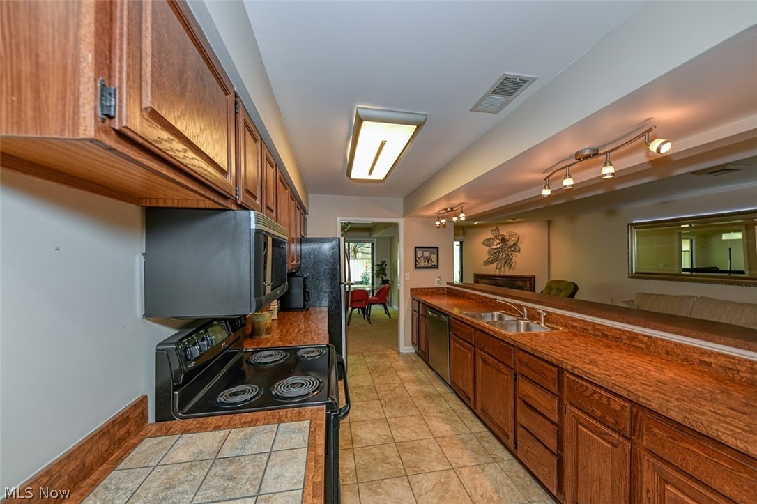 905 Hampton Ridge Drive Akron, OH 44313 - Photo 10 of 30 Gallery Image 10