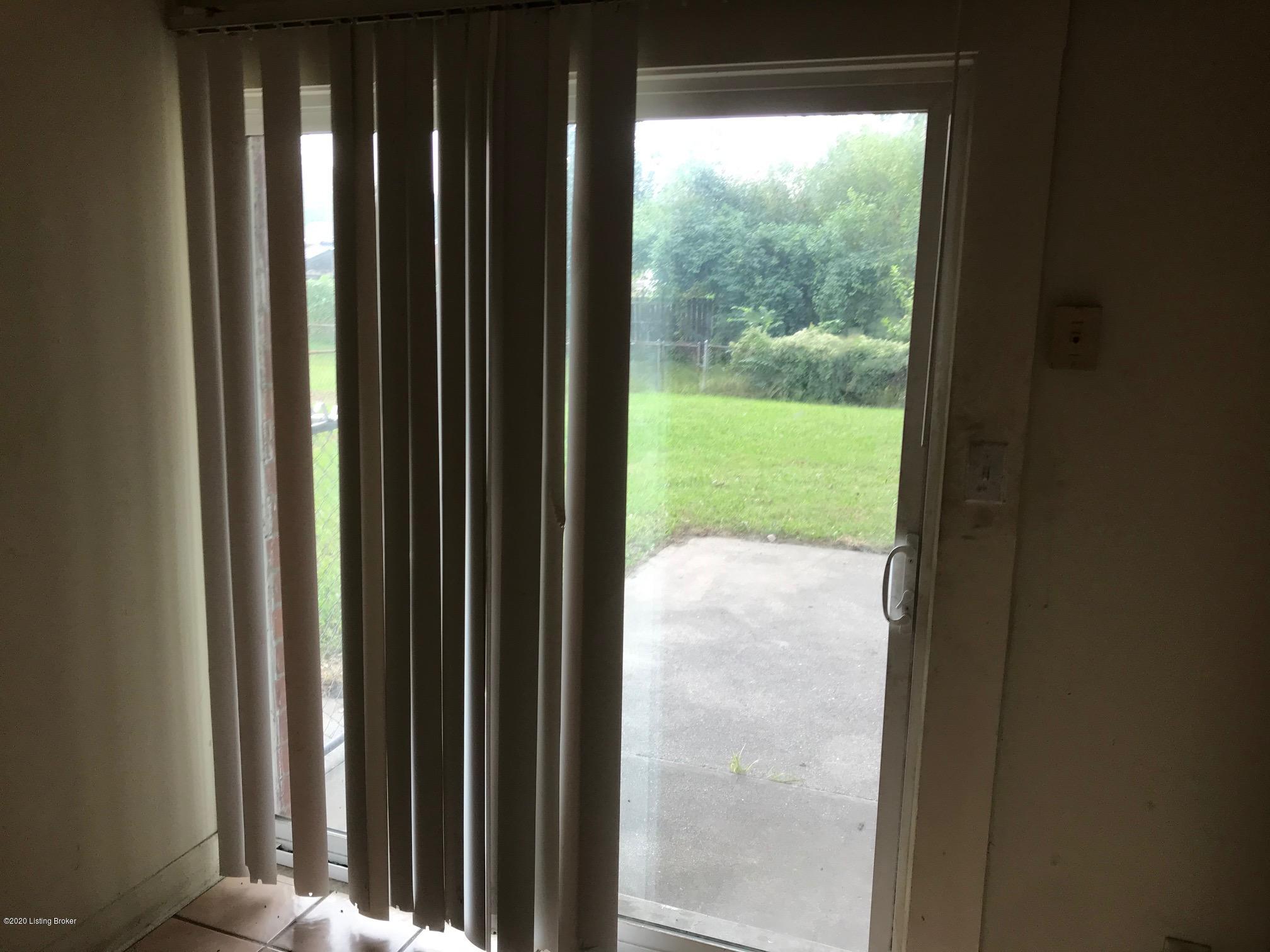 414 Mac Brae Road Louisville, KY 40214 - Photo 27 of 35 IMG_2267 (002)