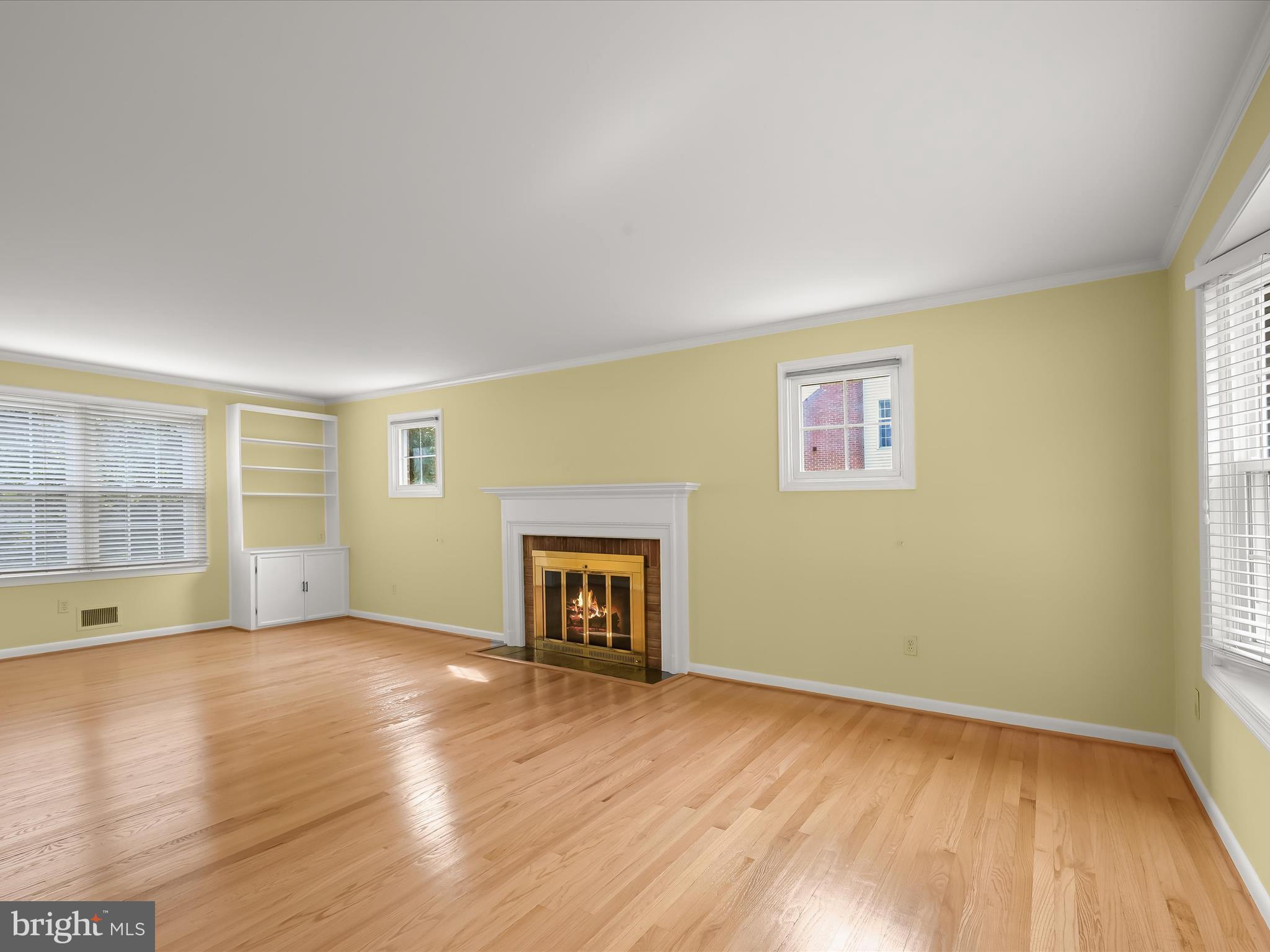 109 Hillside Road Baltimore, MD 21228 - Photo 13 of 78 Living Room - Fireplace - Hardwood Floors