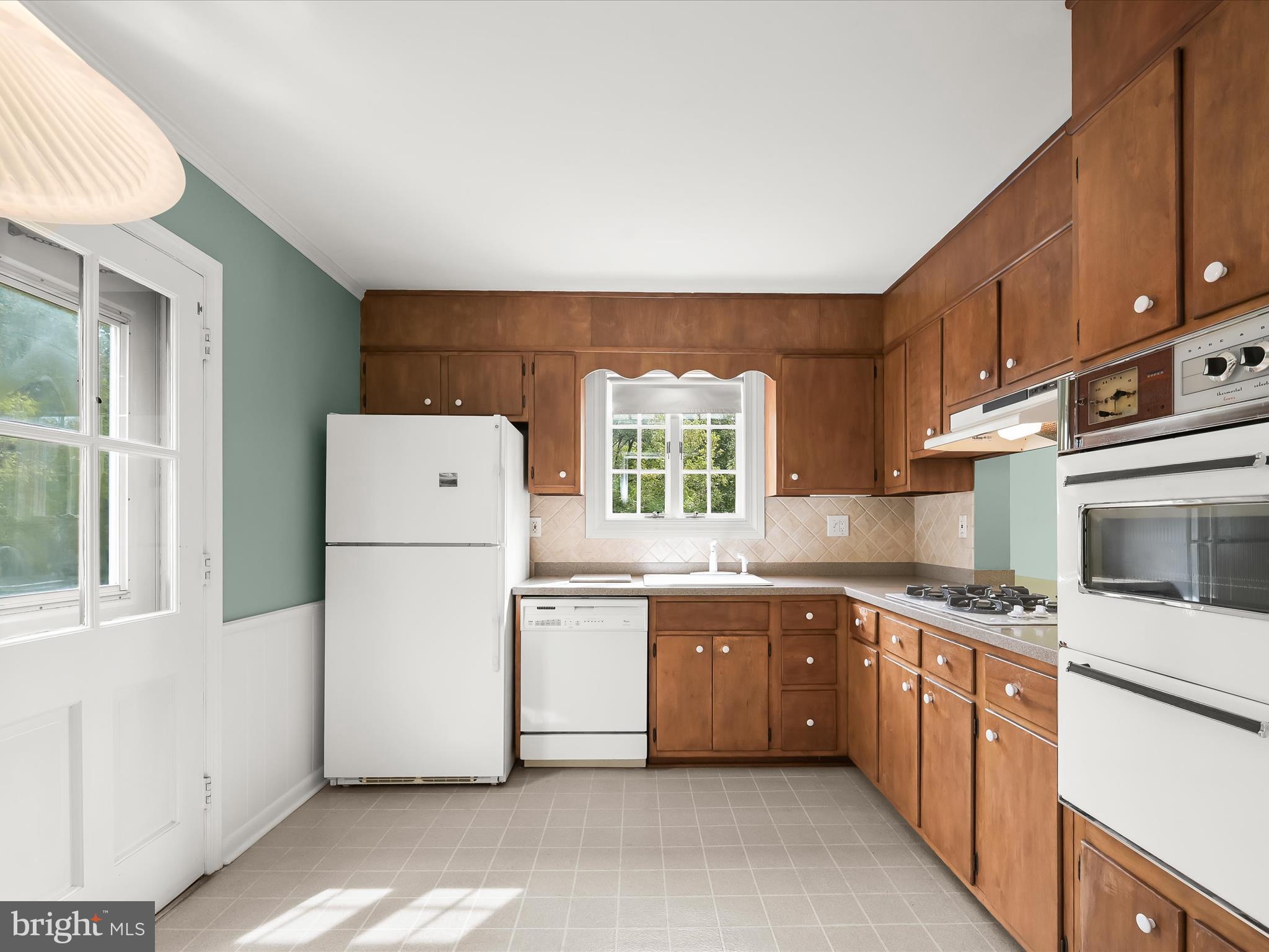 109 Hillside Road Baltimore, MD 21228 - Photo 21 of 78 Eat-in Kitchen